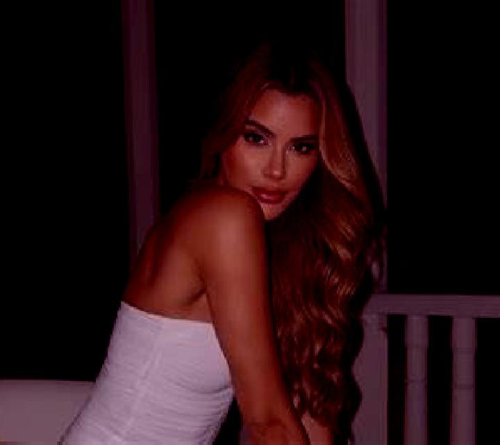 Abril Arenillas escort