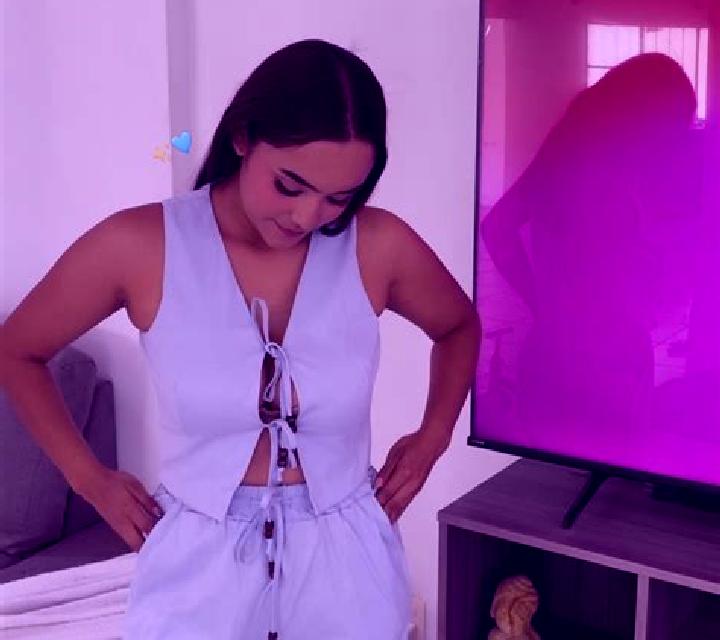 Abril Corrales escort
