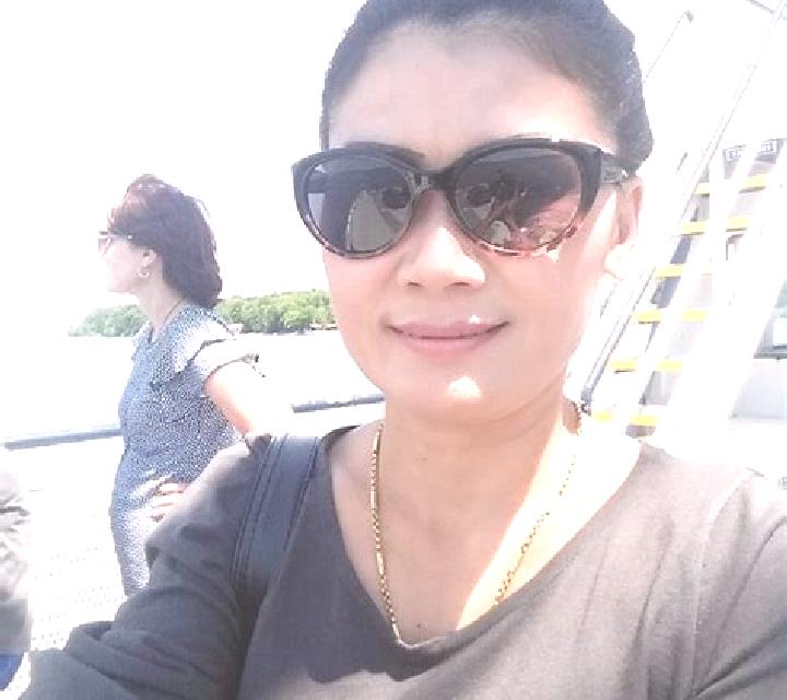 Abril Lascuarre escort