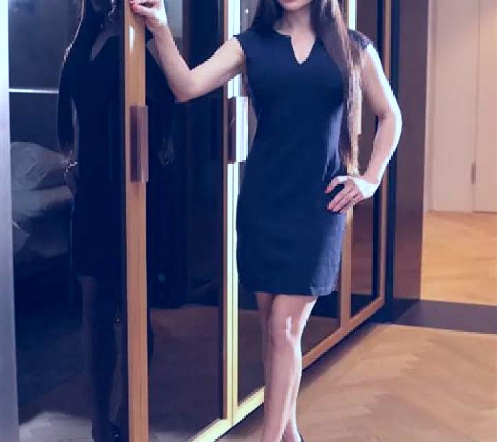 Andrea Bardallur escort