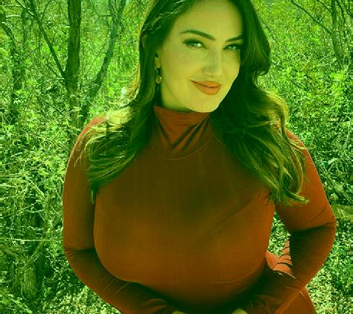 Andrea Irueste escort