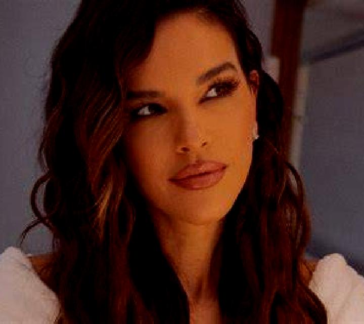 Aurora Camarinas escort