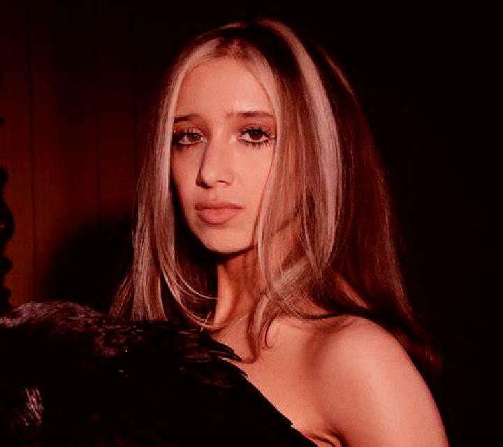 Aurora Vallbona escort