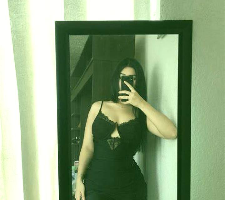 Carla Lascuarre escort