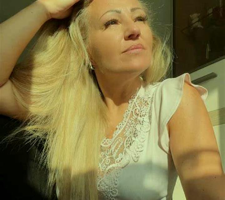 Claudia Arrasate / Mondragon escort