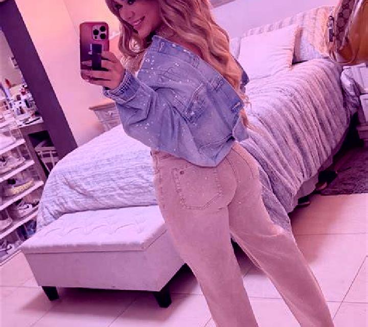 Claudia Cedillo de la Torre escort