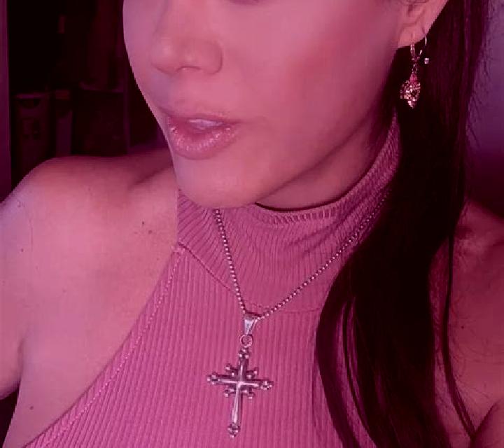 Claudia Salinas escort