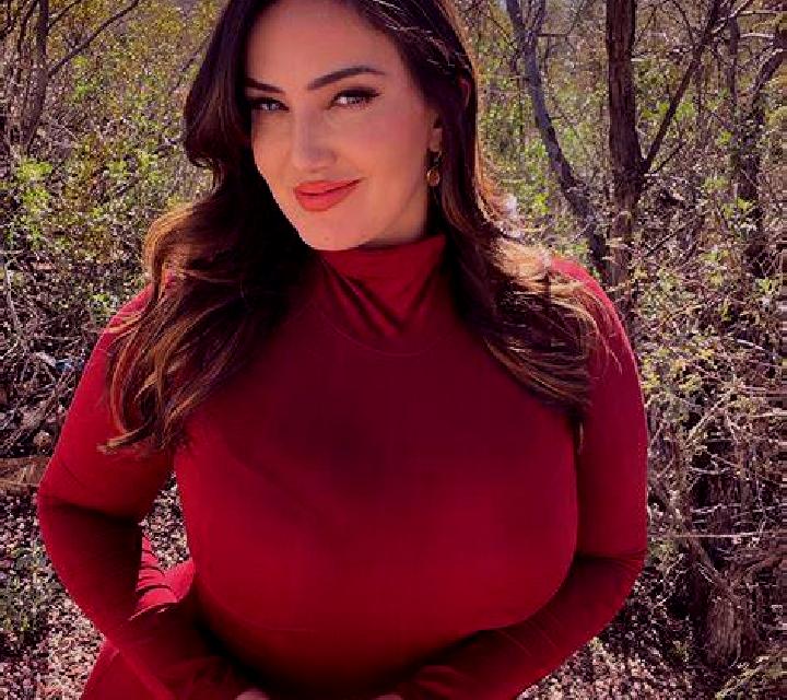 Emilia 2 Angles escort