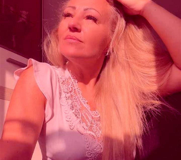 Gabriela Mamolar escort