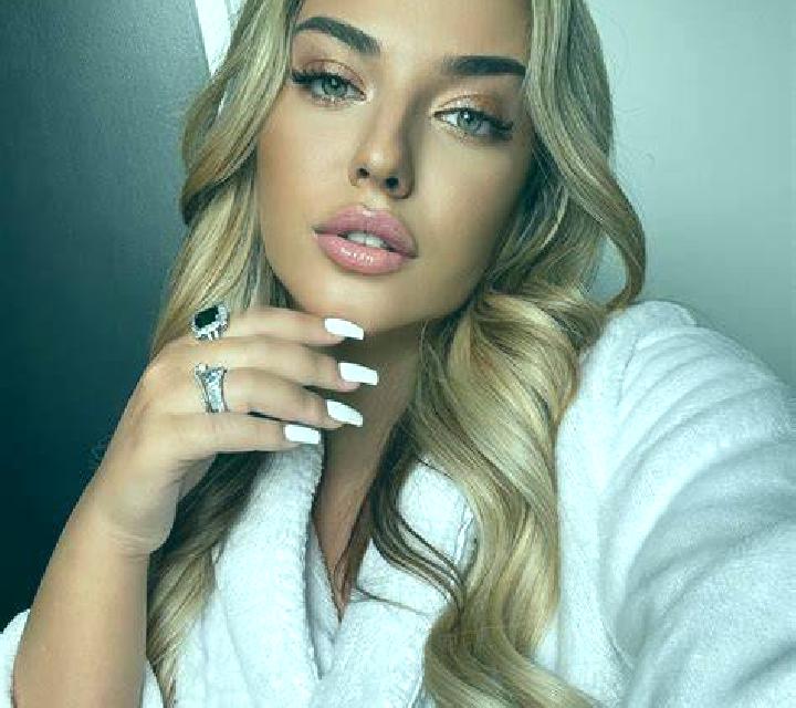 Giulia 3 Tinajas escort
