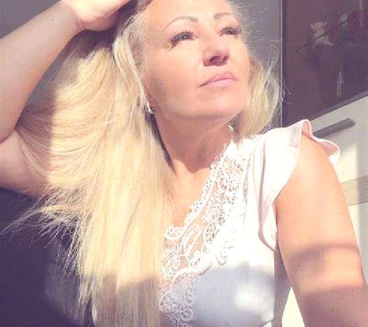Irene Areny de Noguera / Aren escort