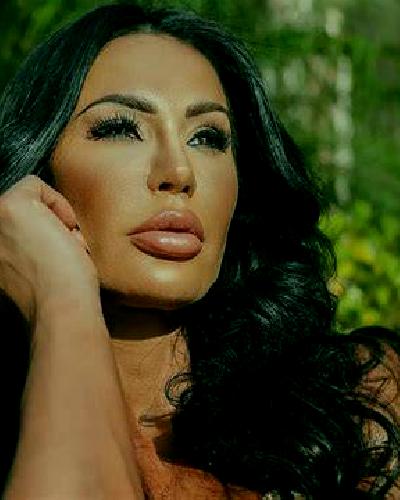 Julia El Castellar escort