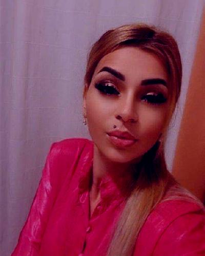 Lucía Sanet y Negrals escort