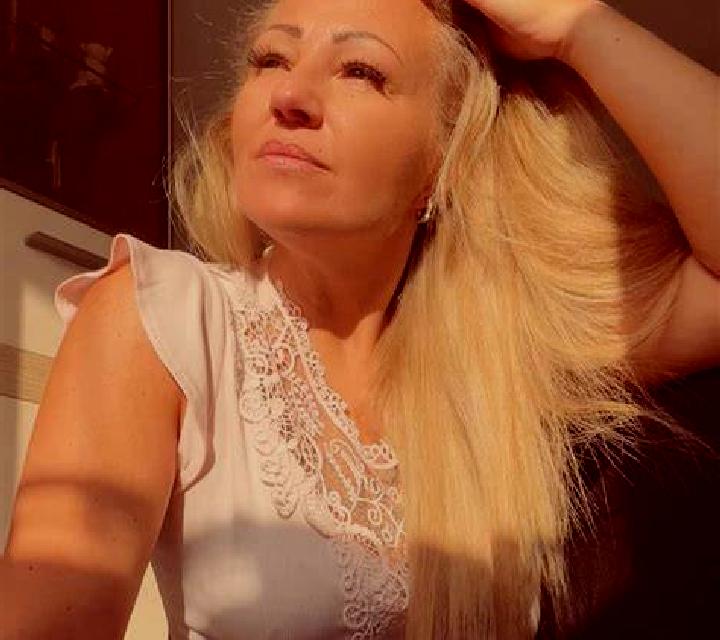 Luna Sevilla La Nueva escort