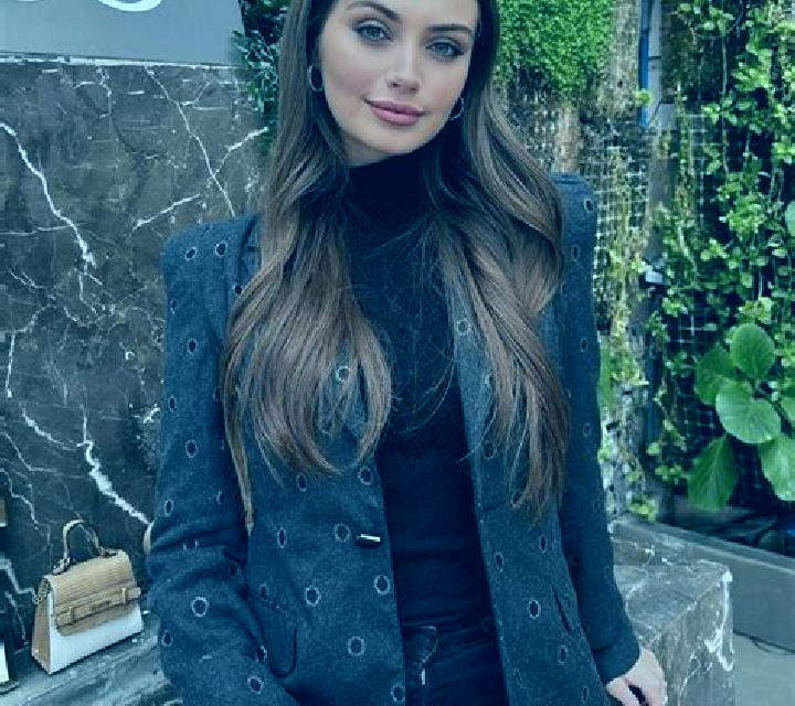 Manuela la Salut escort