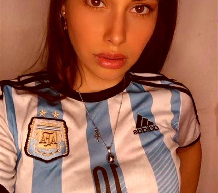 María Cestona escort