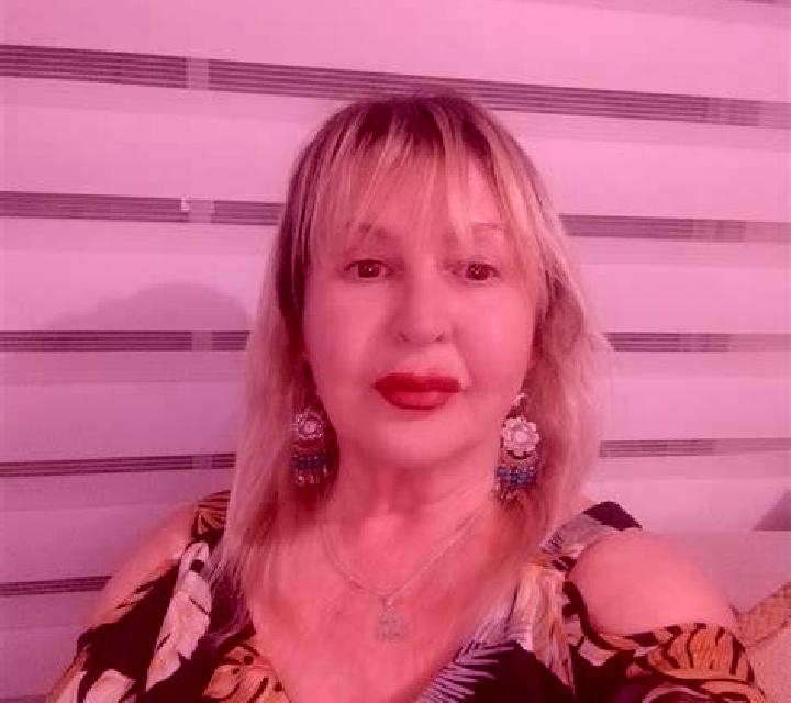María Recas escort