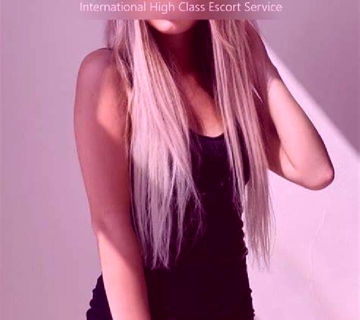 Martina Buniel escort