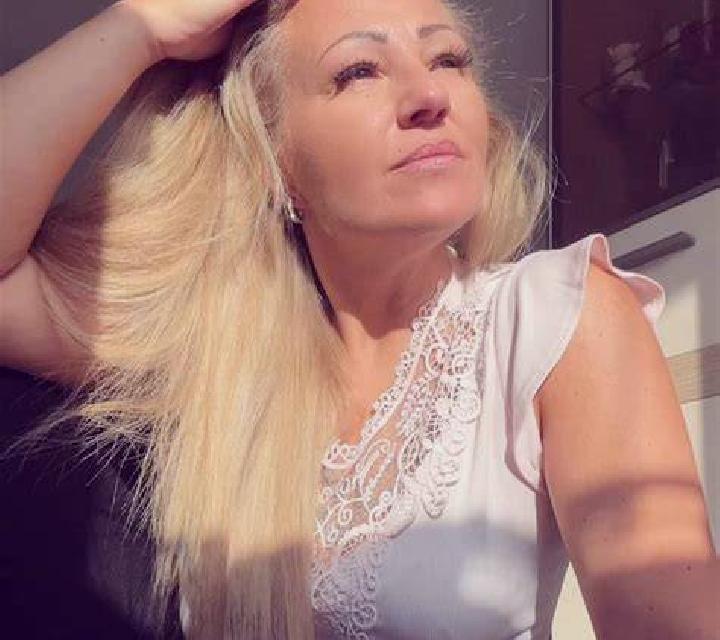 Nora Facheca escort