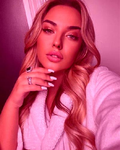 Rosa 3 Blancas escort