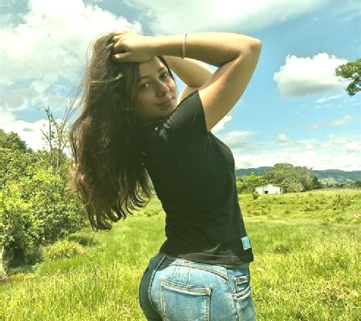 Selene 3 Layos escort