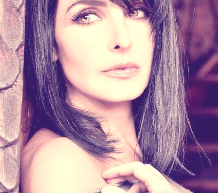 Valeria Santillana escort